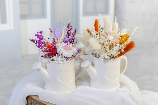 Regador Decorativo com Flores Preservadas e Vela de Soja