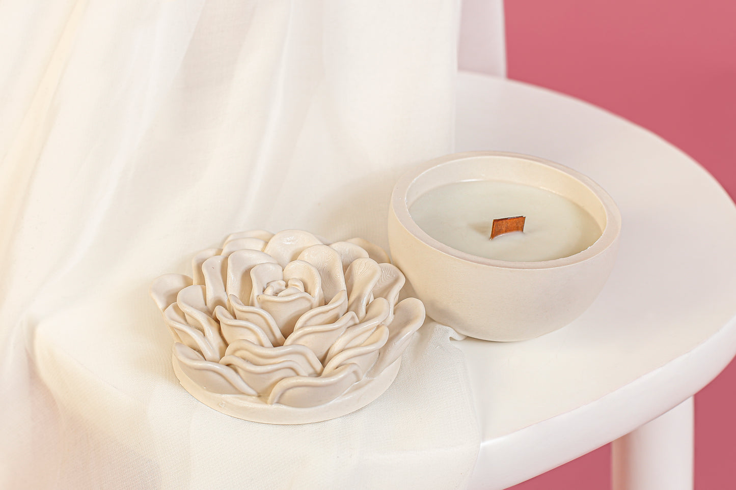 Coffret Vela camélia + coração em cerâmica perfumada