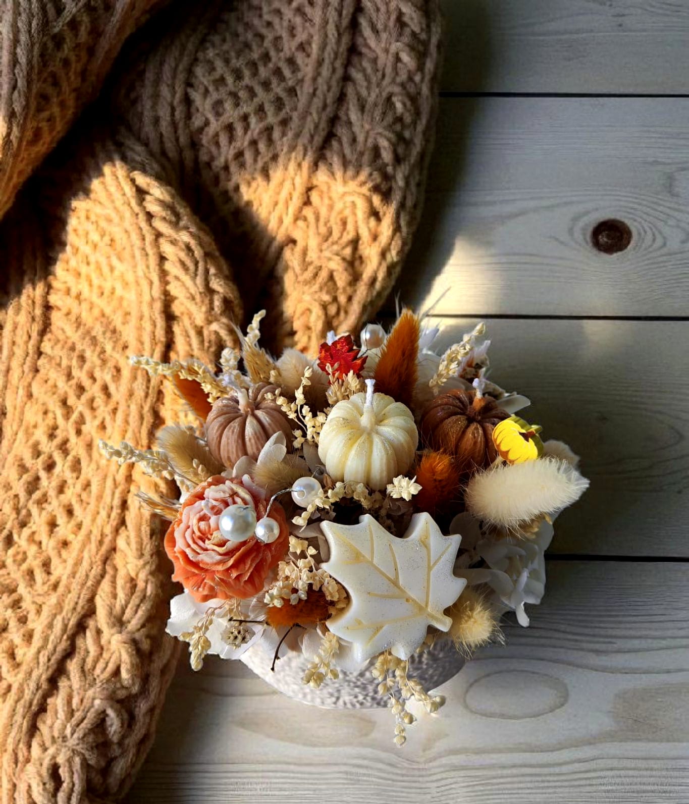 Arranjo Outonal com velas e flores preservadas