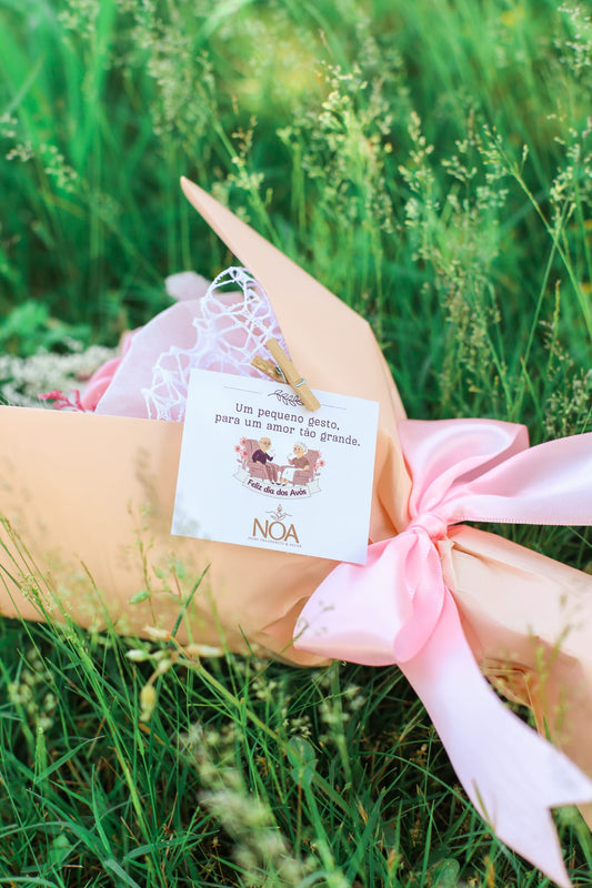 Bouquet Floral com Velas – Edição Avós