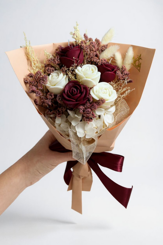 Arranjo floral - bordô