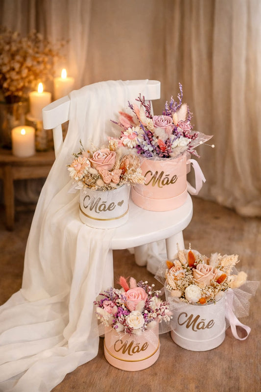 Caixa flores em vela e flores preservadas