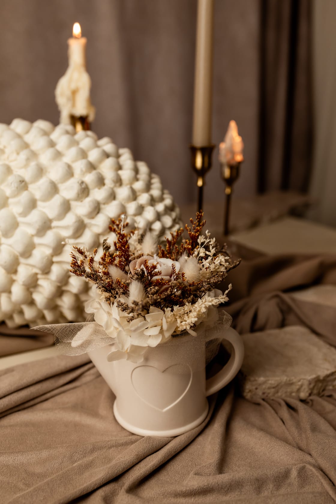 Regador com Flores Preservadas e Vela
