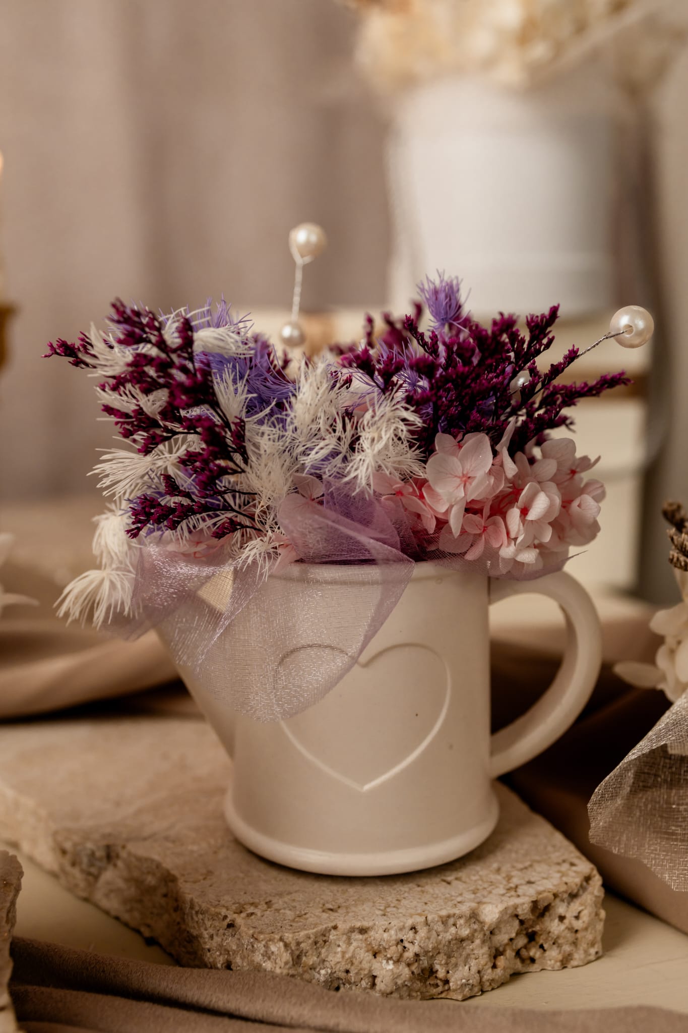 Regador com Flores Preservadas e Vela