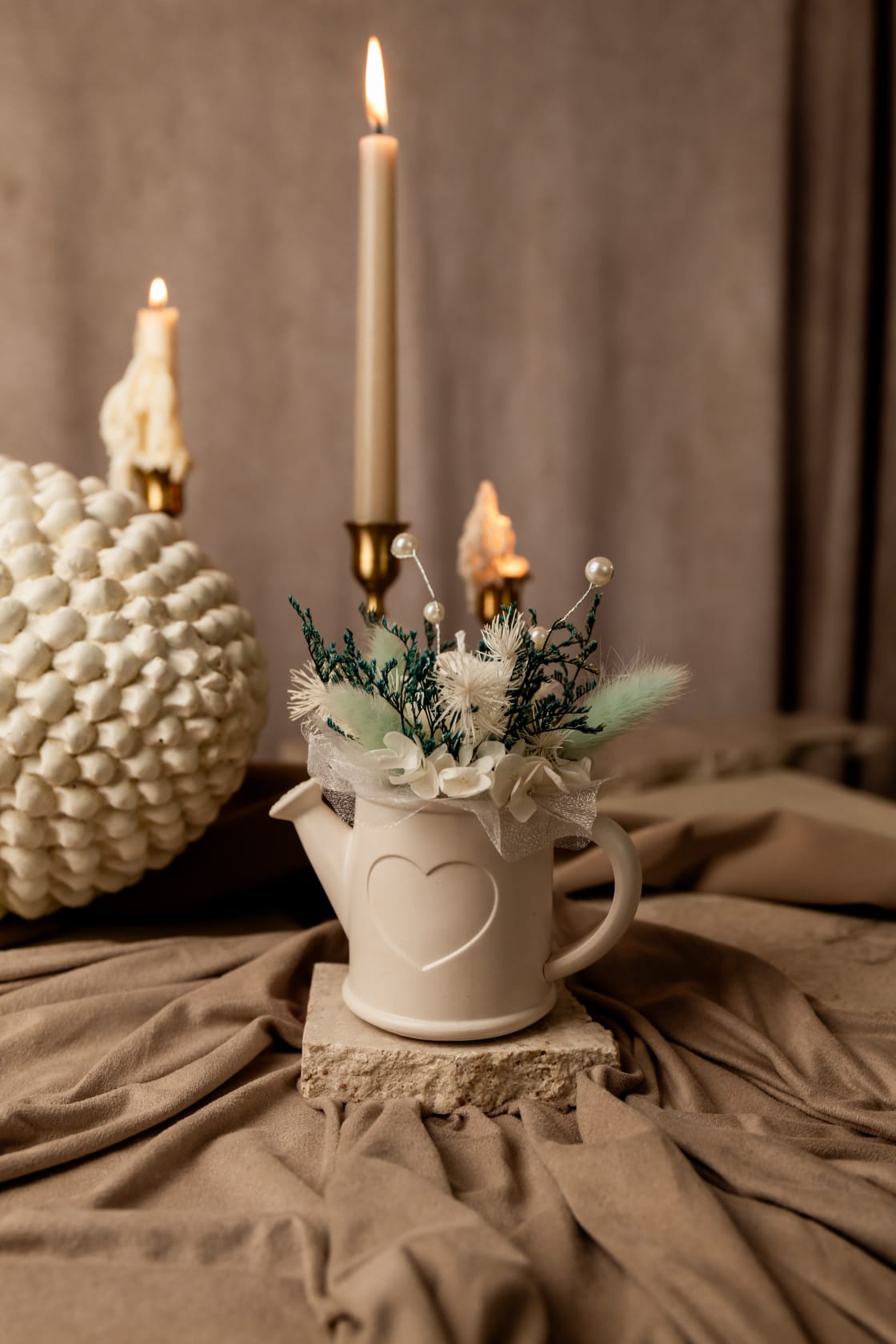 Regador com Flores Preservadas e Vela