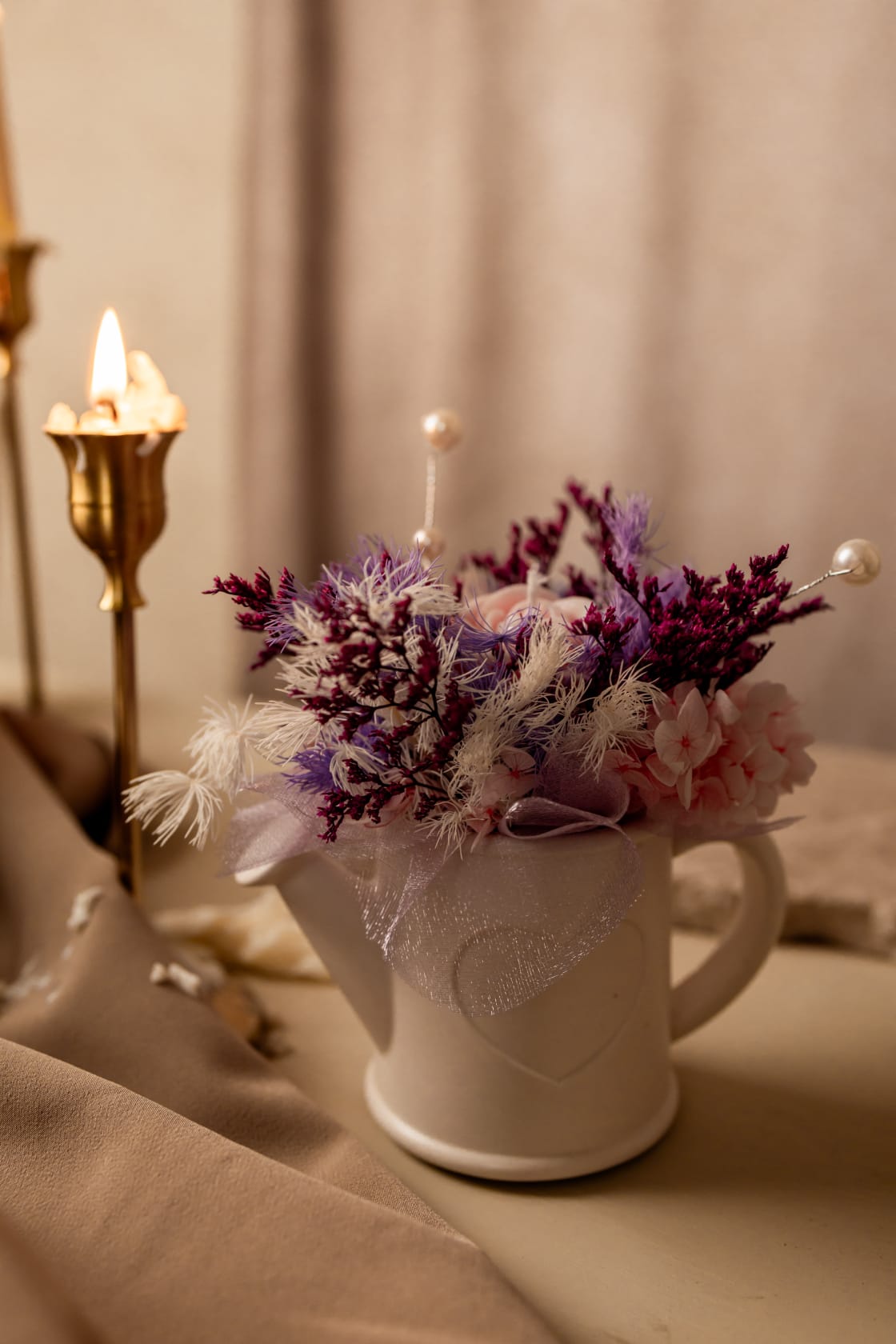 Regador com Flores Preservadas e Vela
