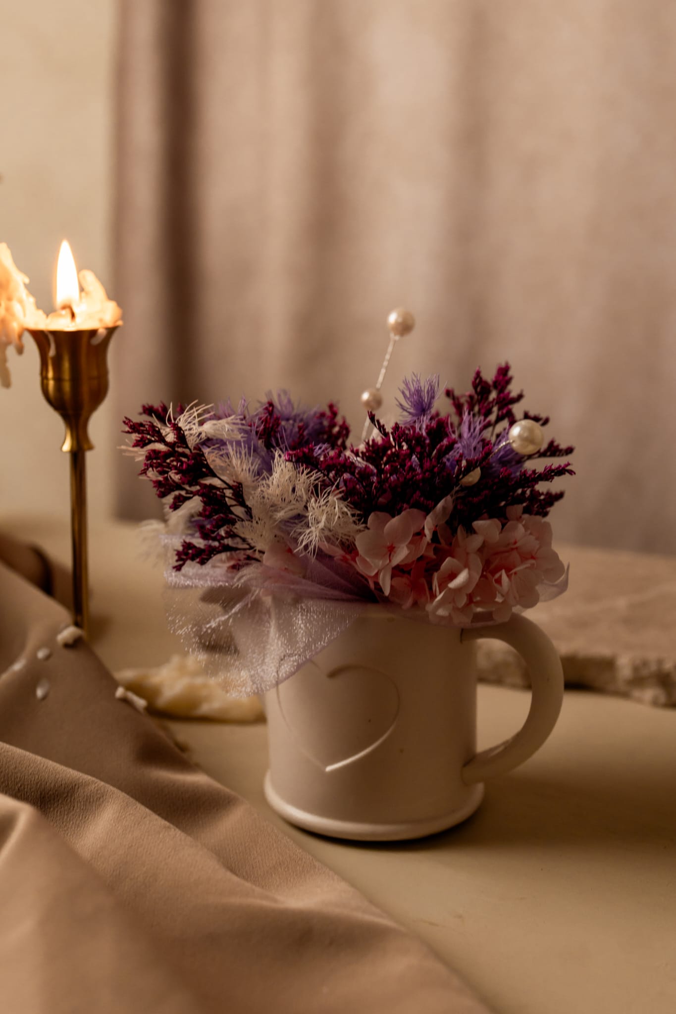 Regador com Flores Preservadas e Vela