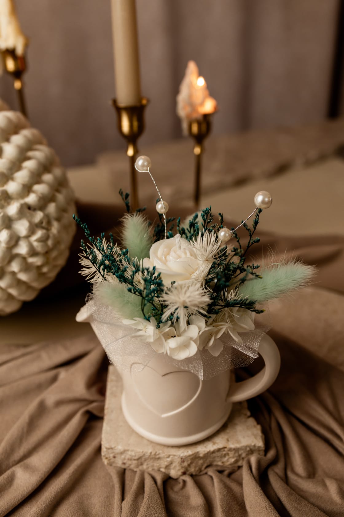 Regador com Flores Preservadas e Vela